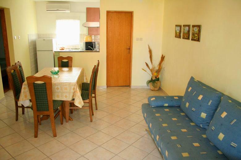 Apartments Mirjana - Stara Novalja Extérieur photo